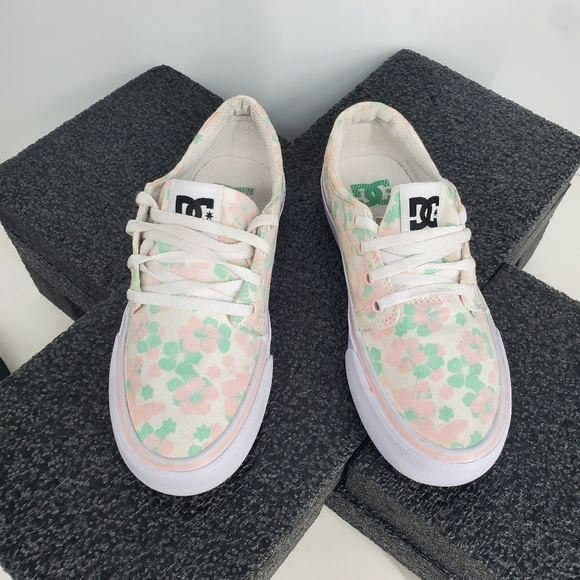 DC Shoes Youth 5 Girl's Trase TX Skate Shoes Floral Design Canvas - Picture 2 of 12